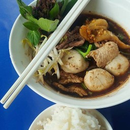 ทองแท้ก๋วยเตี๋ยวเรืออยุธยาและอาหารตามสั่ง