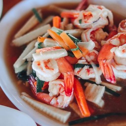 กุ้งผัดยอดมะพร้าว