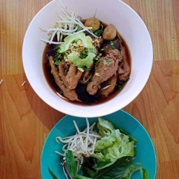 ก๋วยเตี๋ยวไก่มะระเลยก๋อ 4แยกเรือนจำหน้าอำเภอ