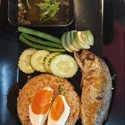 ข้าวผัดน้ำพริกลงเรือ