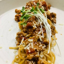 BEEF BOLOGNESE .