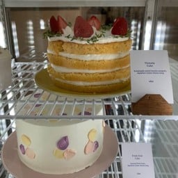 fresh fruit cake