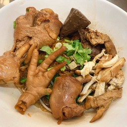 ก๋วยเตี๋ยวไก่ตุ๋นมะระ เส้นใหญ่แห้ง (พิเศษน่องใหญ่)