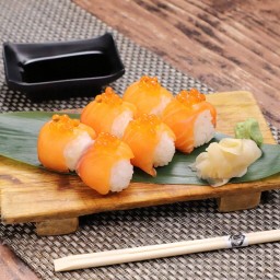Salmon & Ikura Sushi