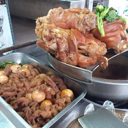 ขาหมู อุไรพพรณ