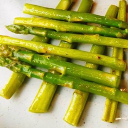 GRILLED ASPARAGUS .