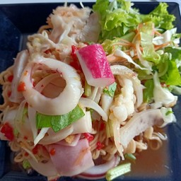 ร้านยำป้าต๊ะ โต้รุ่ง