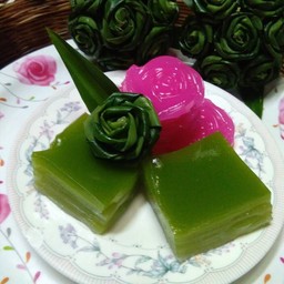 ขนมชั้นใบเตยหอม