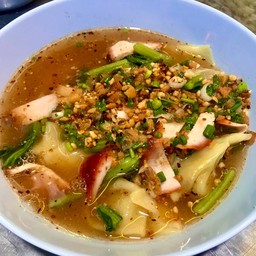 เกี๊ยวหมูแดงน้ำต้มยำ