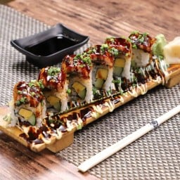 Unagi roll sushi
