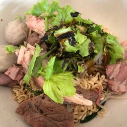 ก๋วยเตี๋ยวเนื้อวัดดงมูลเหล็ก