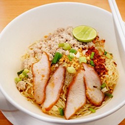 บะหมี่เกี๊ยวหมูแดงต้มยำแห้ง