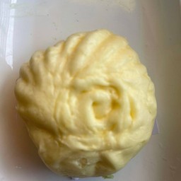 Cream-filled bun