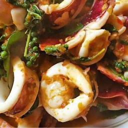 ผัดฉ่าปลาหมึก