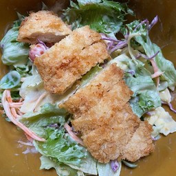 สลัดไก่กรอบ