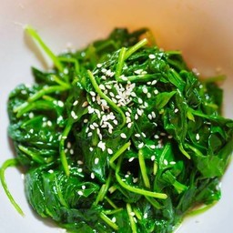 ผักโขมผัดน้ำมันงา