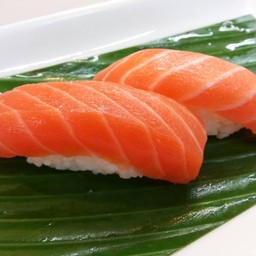 No.57 ข้าวปั้นหน้าแซลมอน