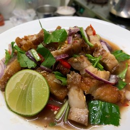 ยำหมูกรอบ