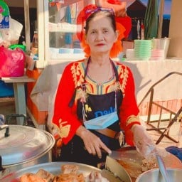 ร้านป้าหวัง ดอกไม้ใหญ่ ข้าวขาหมู - อาหารตามสั่ง ตลาดหลังการไฟฟ้า พระราม 7 ตอนเยนเวลา 16.00-18.00 ร้านอยุูตลาดนัดสมชายค่ะ