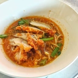 ก๋วยเตี๋ยวต้มยำไก่ทอด