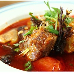 ขนมจีนน้ำเงี้ยวหมูสับใส่เลือด