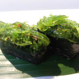 No.49 ข้าวปั้นหน้ายำสาหร่าย