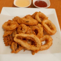 ปลาหมึกชุปแป้งทอด