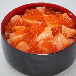 ข้าวหน้า ปลาแซลมอนและไข่แซลมอน