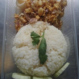 ข้าวหมึกทอดกระเทียม