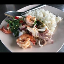 ข้าวกระเพราทะเล