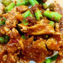 ผัดพริกแกงหมู