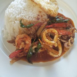 ข้าวราดพริกเผาทะเล