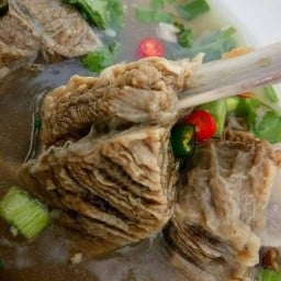 ครัวฮาลาล ตรงกันข้ามศูนย์รถยนต์ซูซูกิ