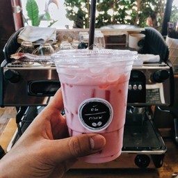 นมชมพูเย็น