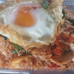 ข้าวผัดต้มยำไข่ดาว
