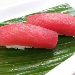No.56 ข้าวปั้นหน้าปลาทูน่า