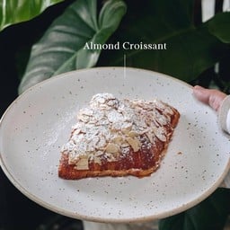 ALMOND CROISSANT
