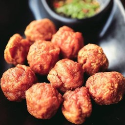 โก๋บูท ลูกชิ้นกุ้งทอด