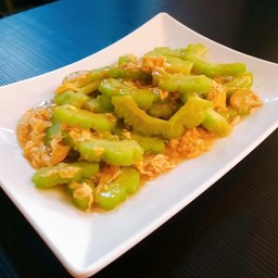 มะระผัดไข่