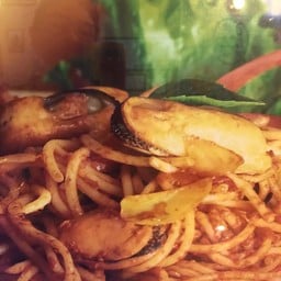 Spaghetti or Penne Vongole Red Sauce