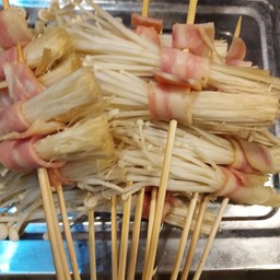 เห็ดเข็มพันเบคอนไก่