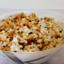 ข้าวผัดกระเทียมสไตล์ญี่ปุ่น