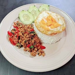 ข้าวราดผัดกะเพรา