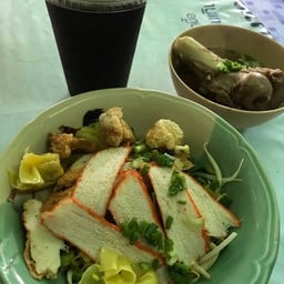 หมี่เกี๊ยวแป๊ะสวนเจ้าเก่า กะไหล่