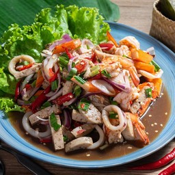 ยำรวมทะเลปลาร้าไท