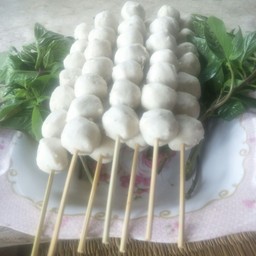 ลูกชิ้นหมูไม้ละ