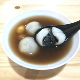 บัวลอยงาดำแป๊ะก๋วยน้ำขิง(เจ)