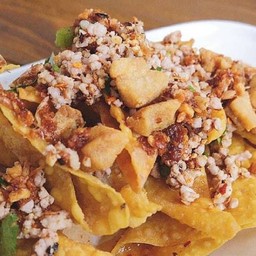 ยำเกี๊ยวกรอบกากเจียวหมูสับ