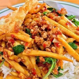 อิ่มอร่อย ตามสั่ง ( อิ่มอร่อย อยู่เส้นนอก ถ.บ้านน้ำโค้ง )