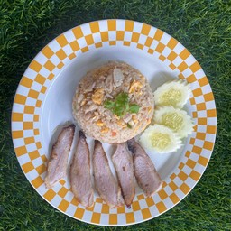 ข้าวผัดหน้าเนื้อย่าง